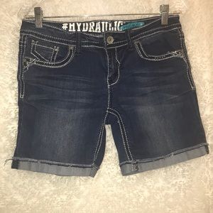 Hydraulic denim shorts